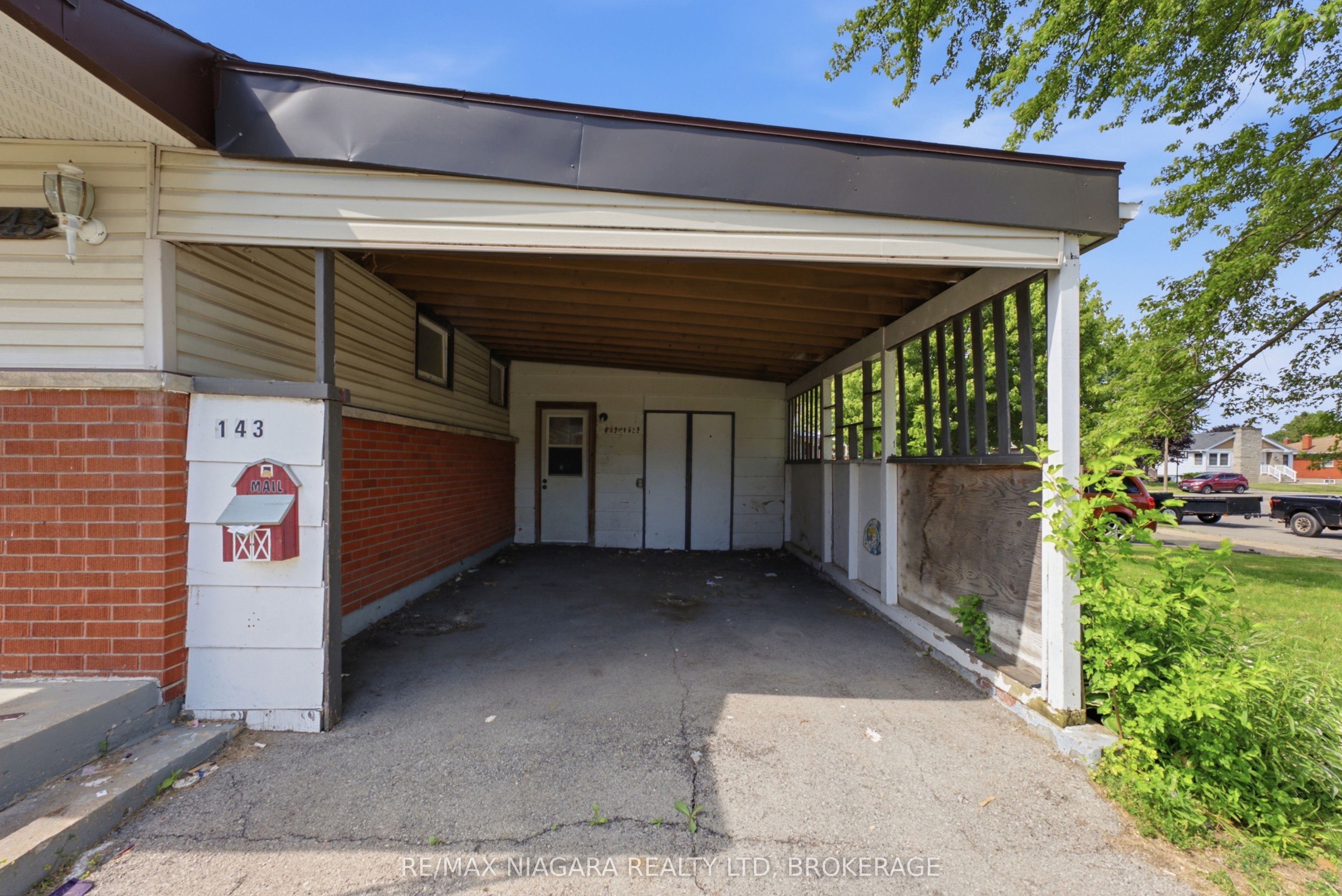 143 North Crescent