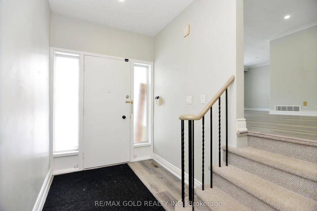 Photo of 70 Greystone Crescent, Halton Hills, ON L7G 1G9 (MLS # W12728040)