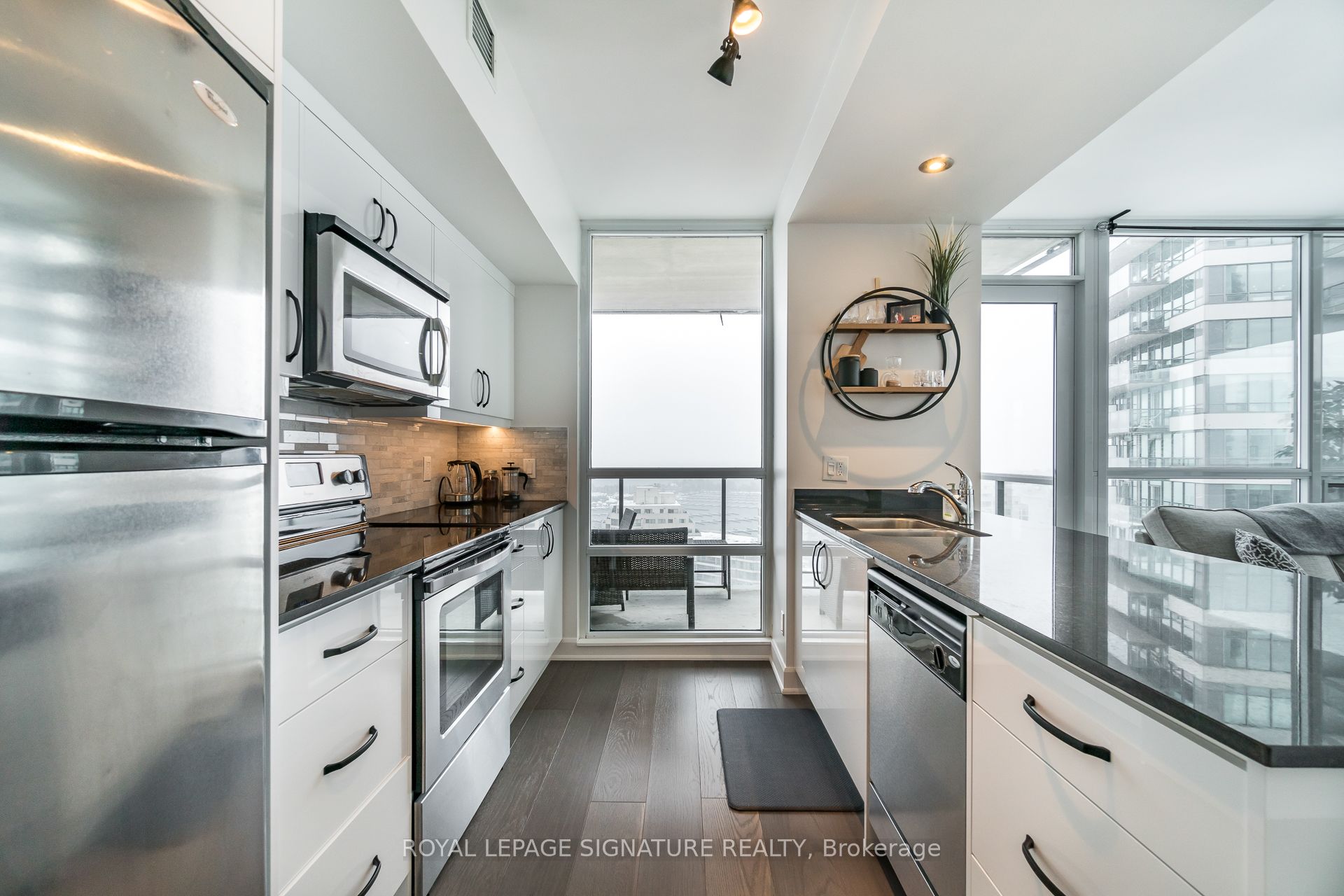 2230 Lakeshore Boulevard W 1802