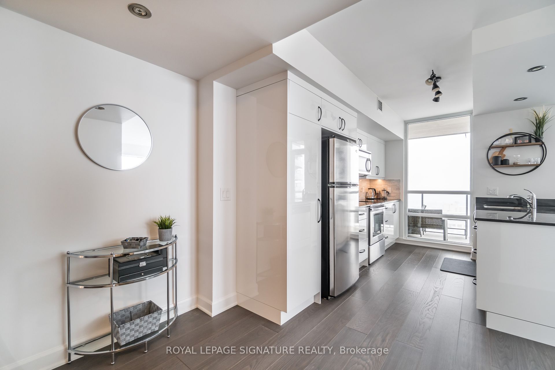 2230 Lakeshore Boulevard W 1802