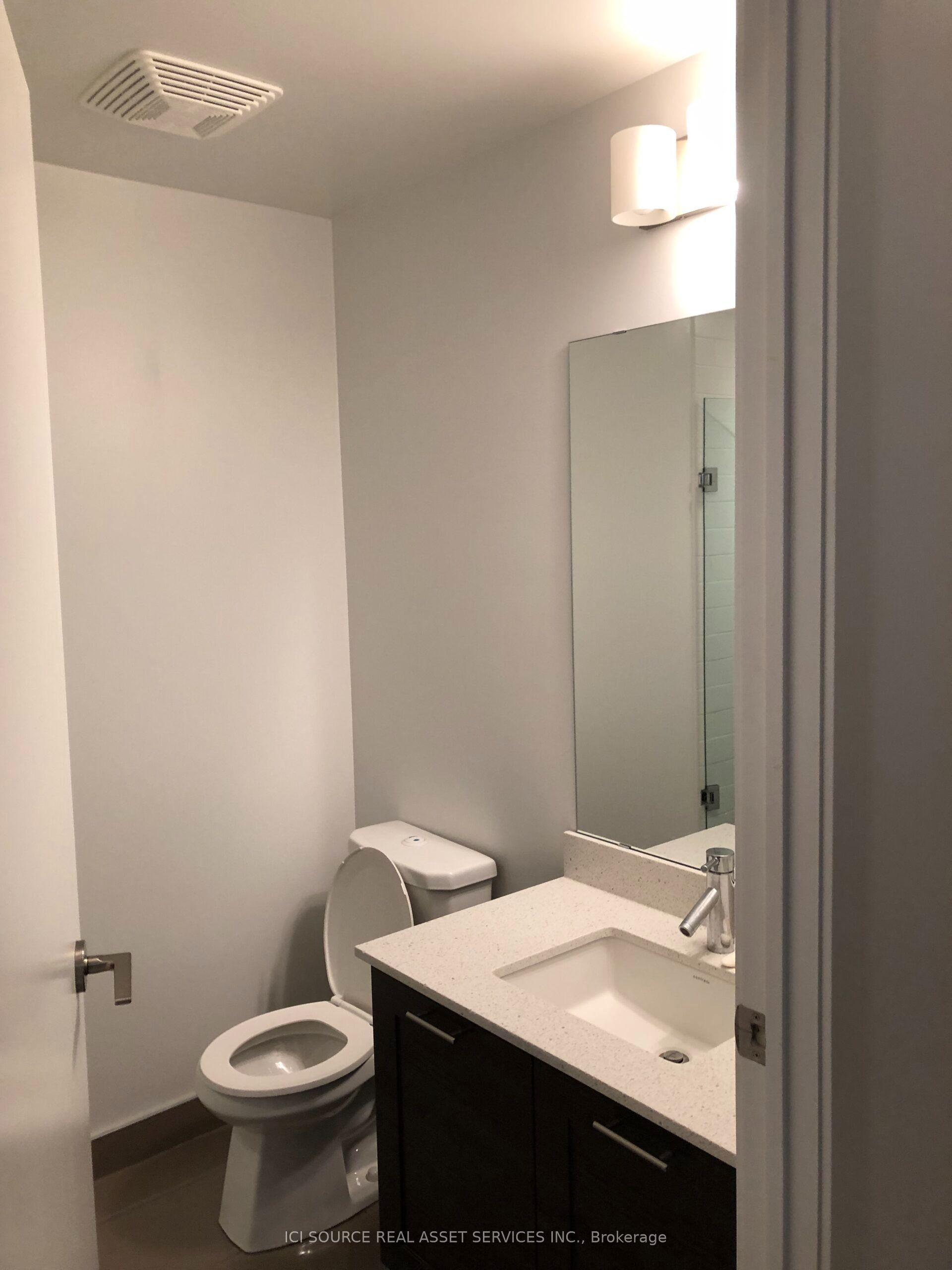 2200 Lakeshore Boulevard W 801