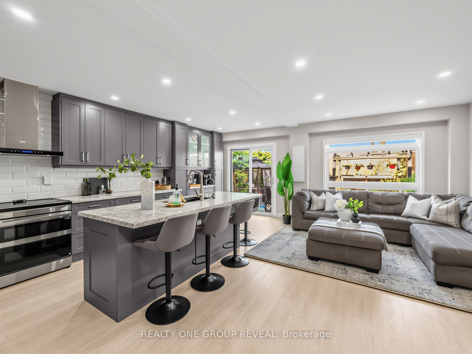 6122 Coxswain Crescent