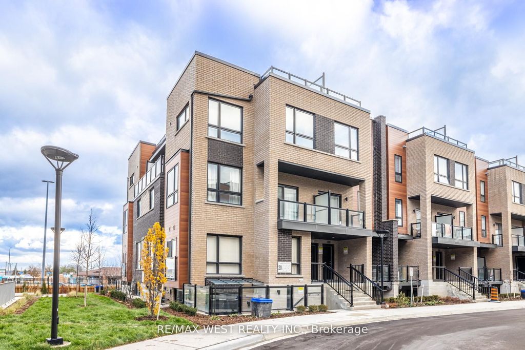 Photo of 20 Lytham Green Circle #28, Newmarket, ON L3Y 0H4 (MLS # N12786566)