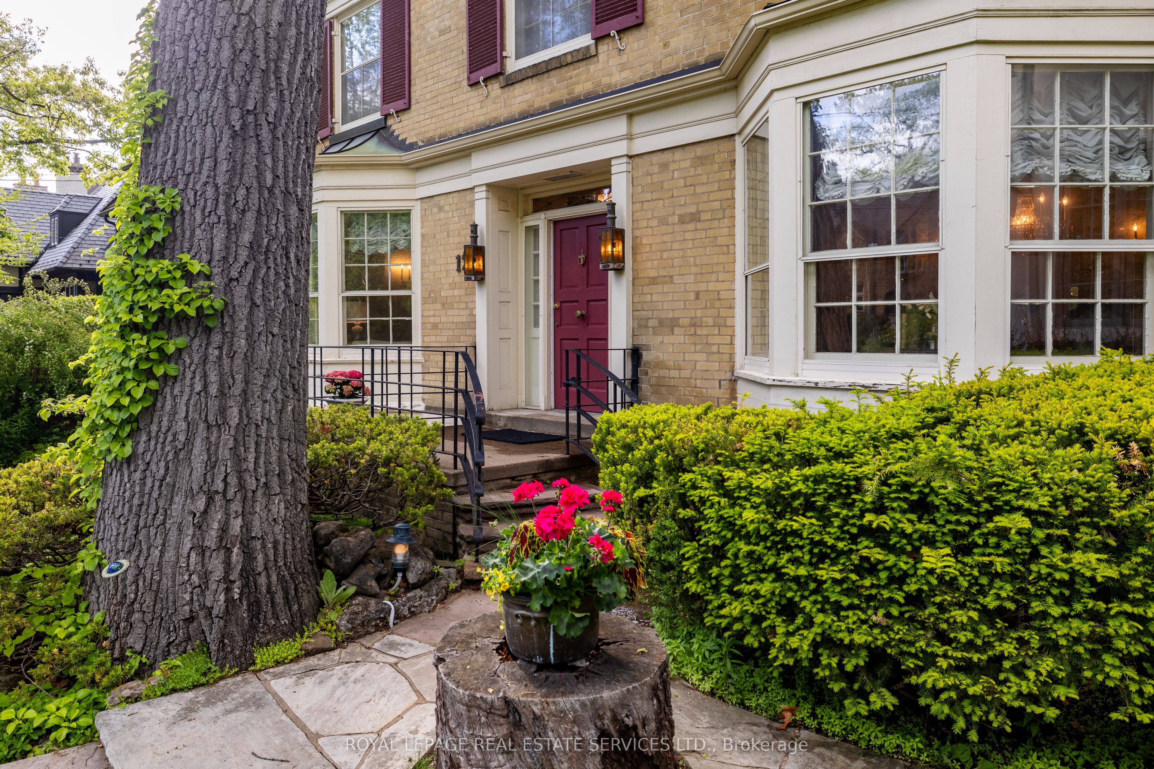 12 Queen Marys Drive