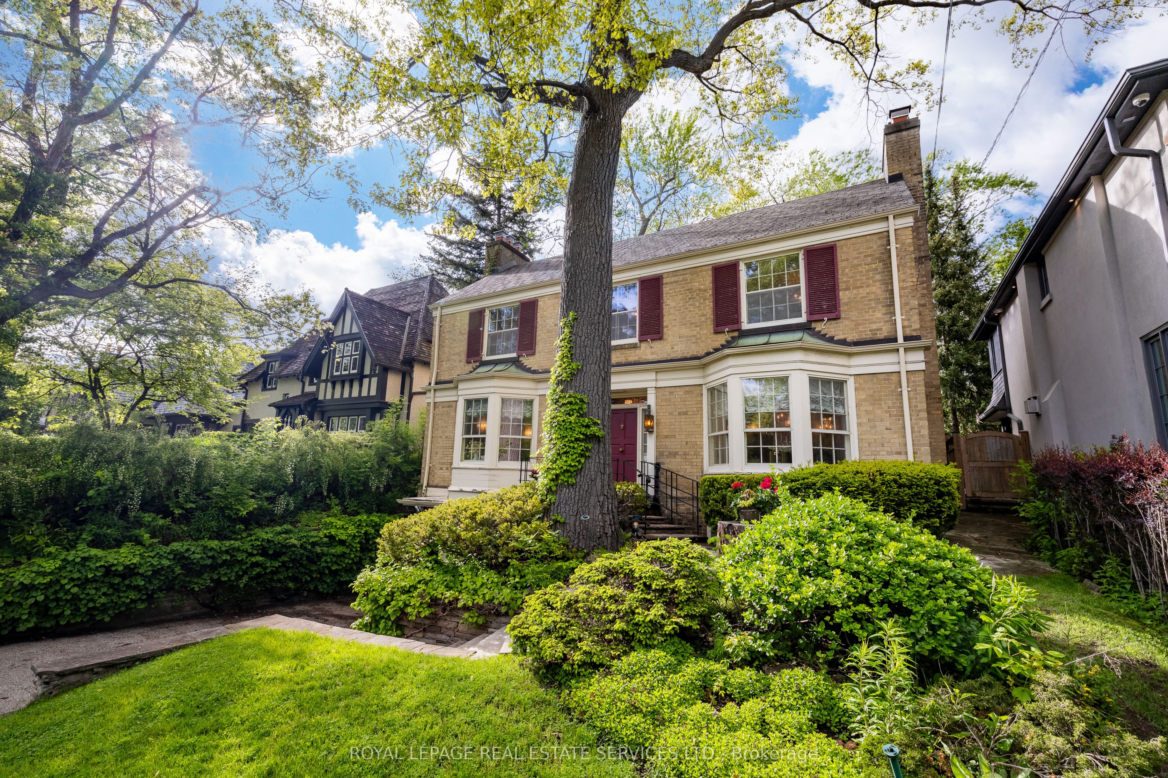 12 Queen Marys Drive