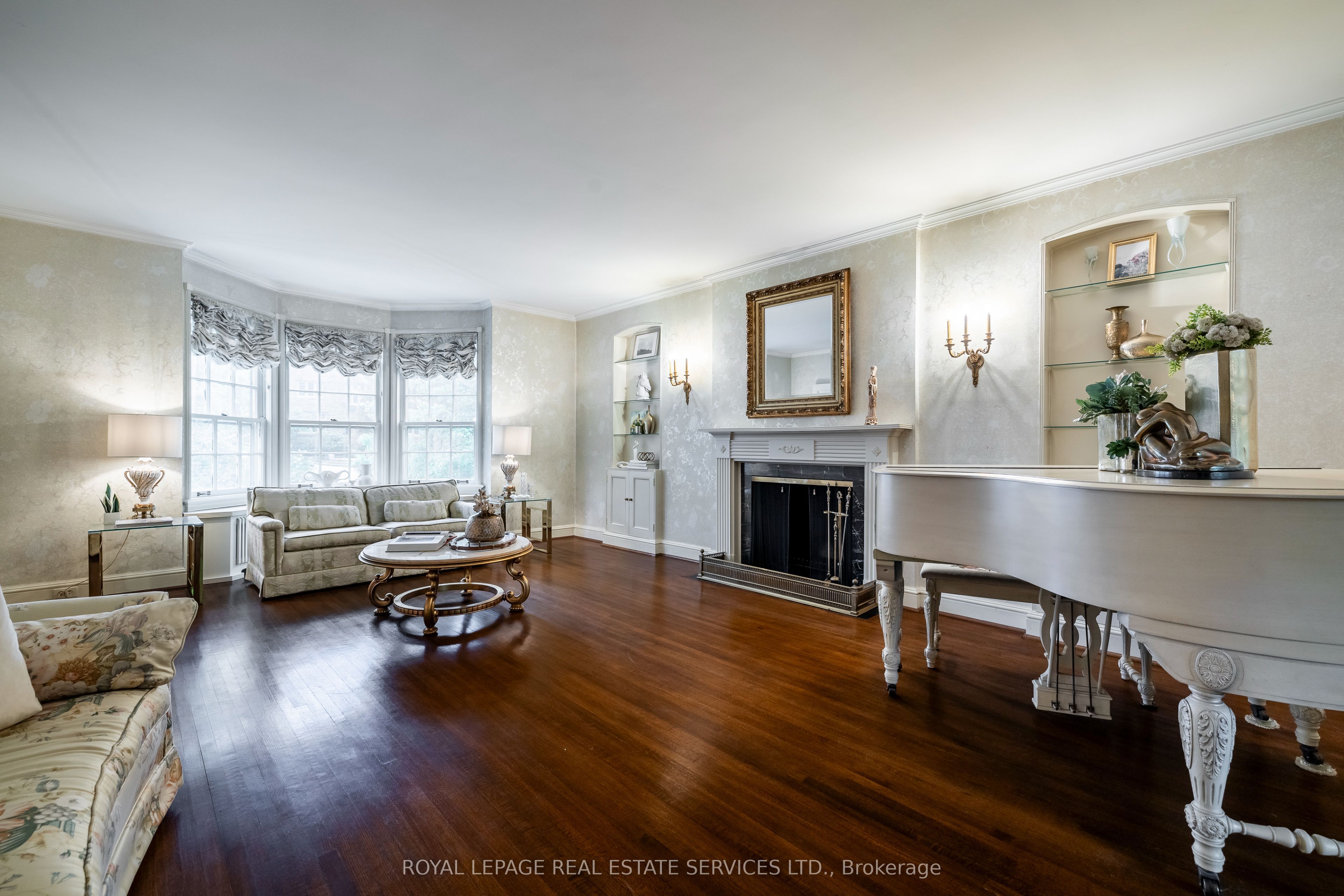 12 Queen Marys Drive