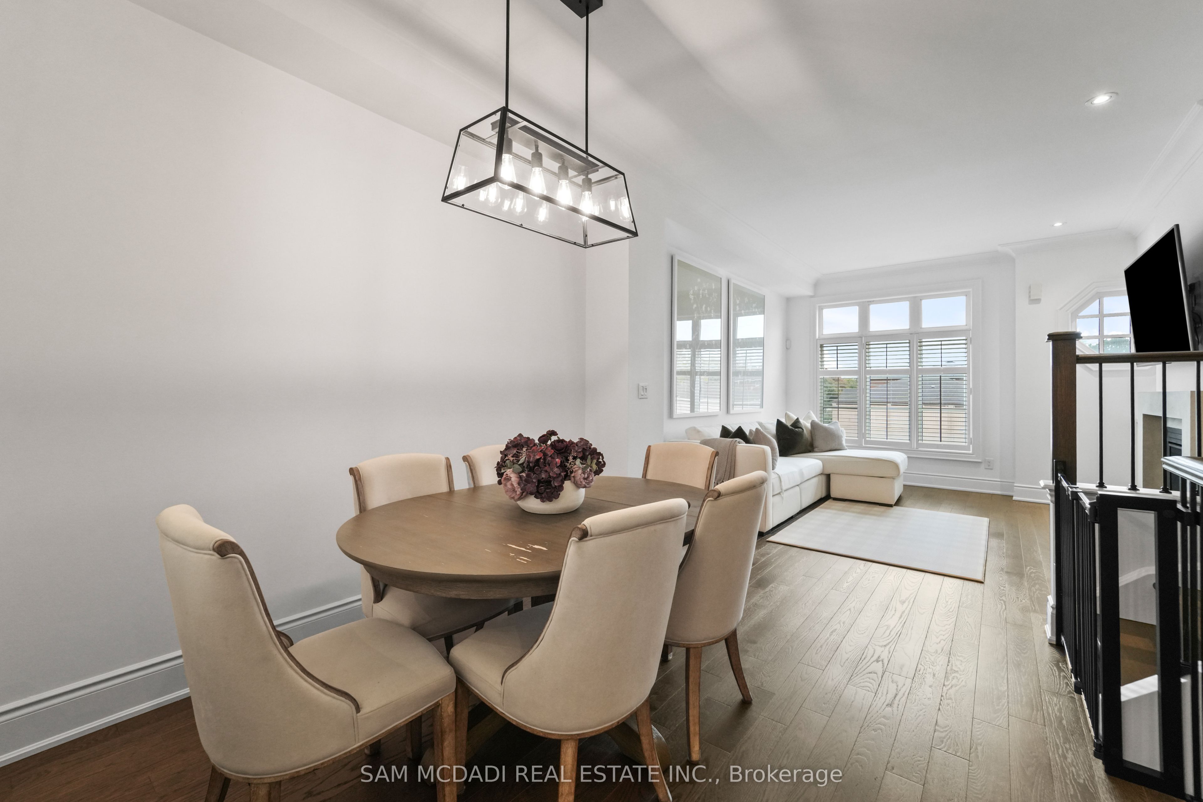 2160 Trafalgar Road 2