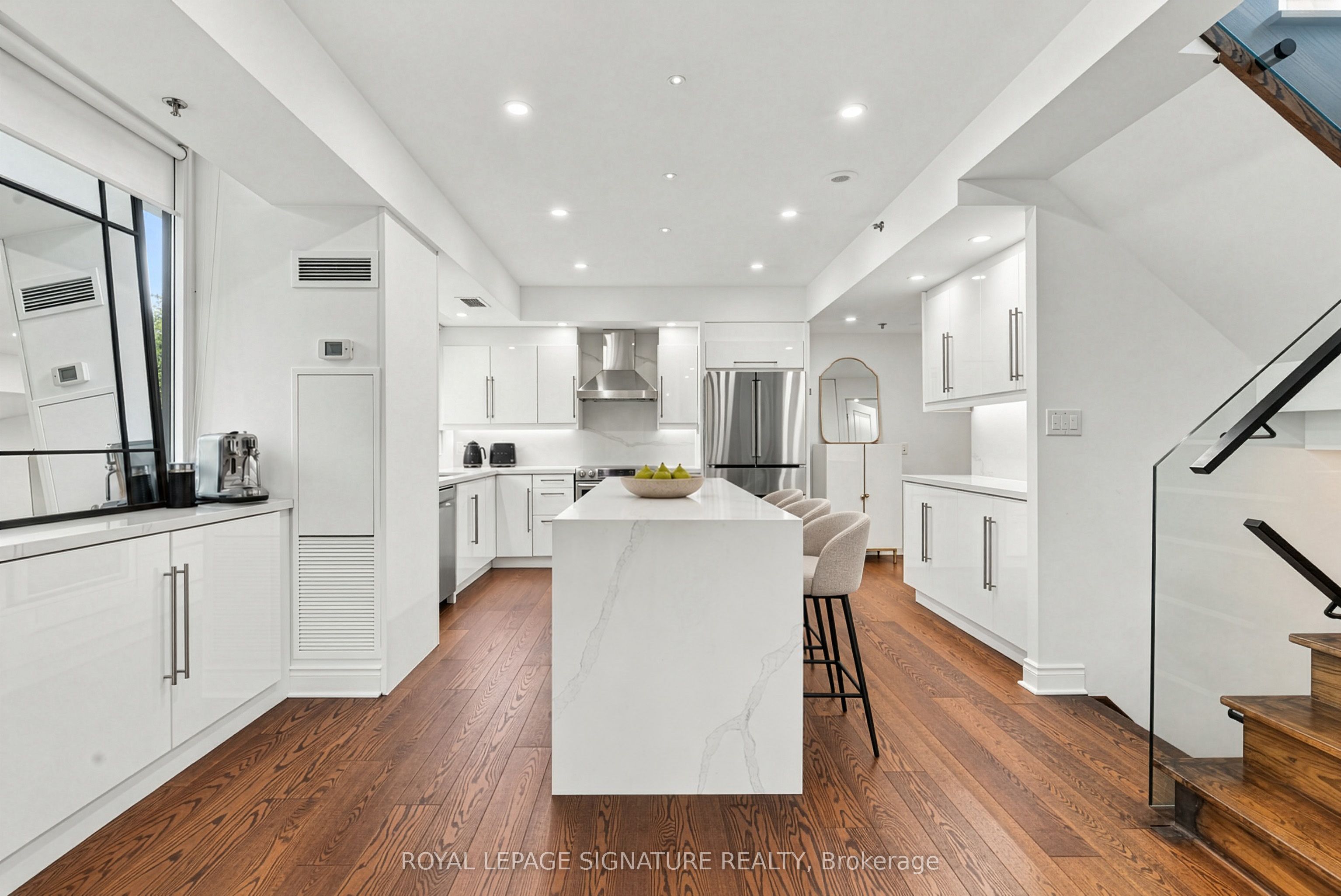 2230 Lake Shore Boulevard W 107
