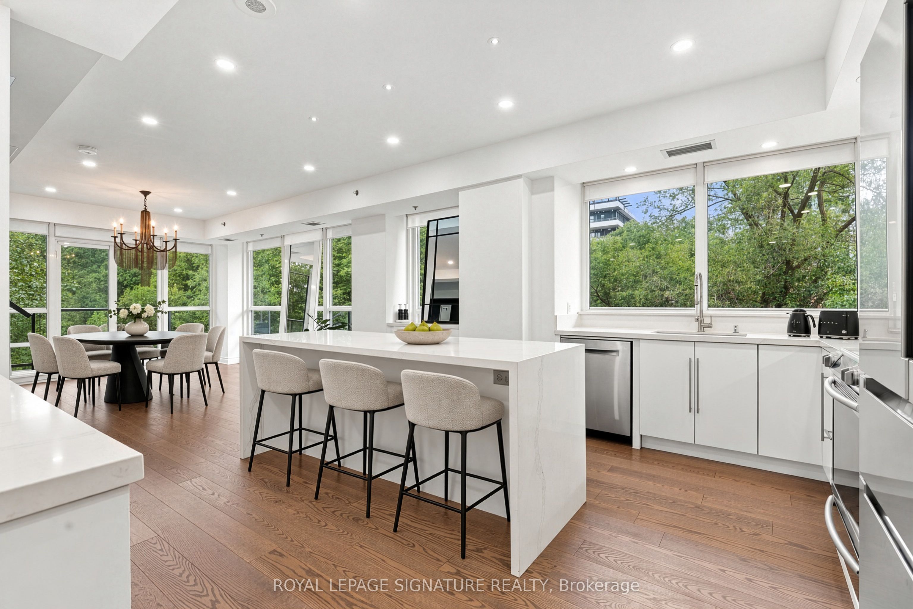 2230 Lake Shore Boulevard W 107