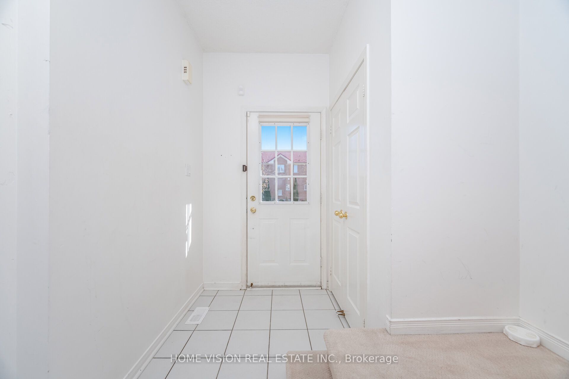 6513 Song Bird Crescent