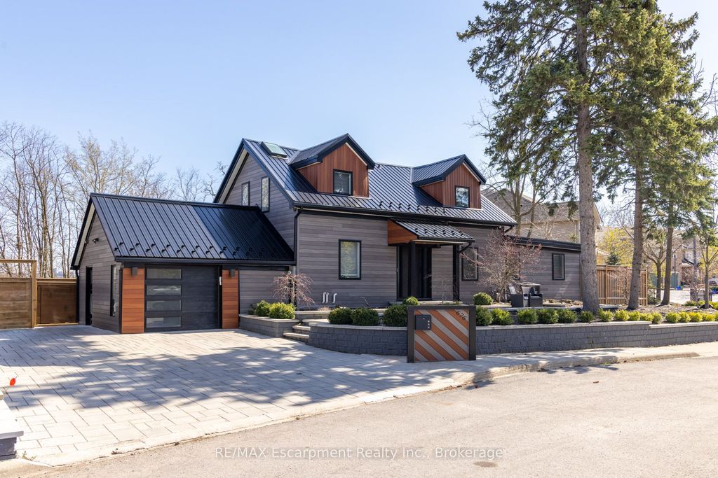 Photo of 676 Bayshore Boulevard, Burlington, ON L7T 1T2 (MLS # W12954402)