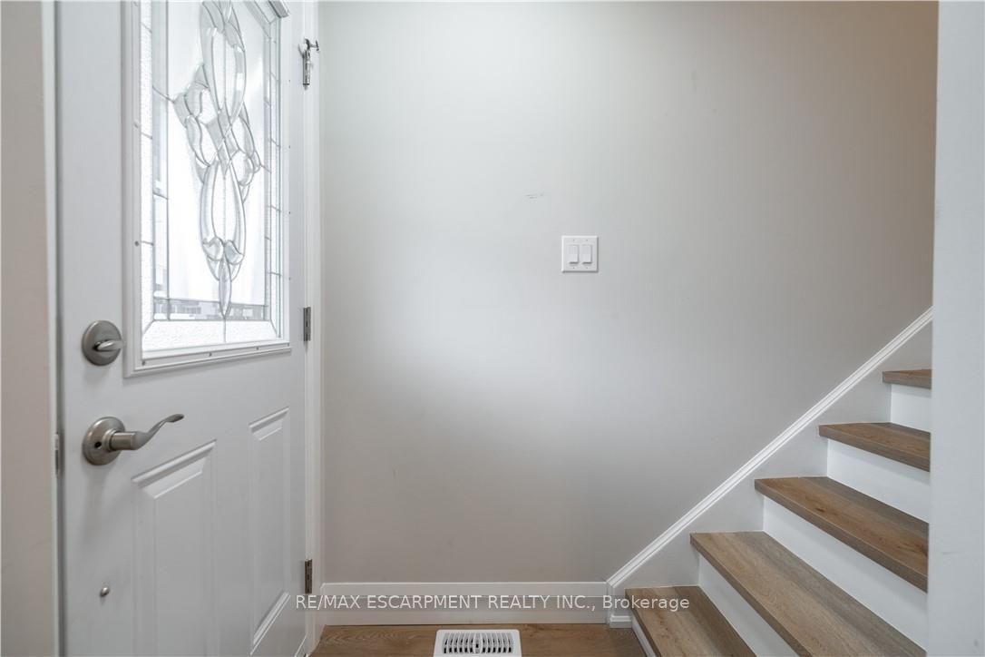 88 Ivon Avenue