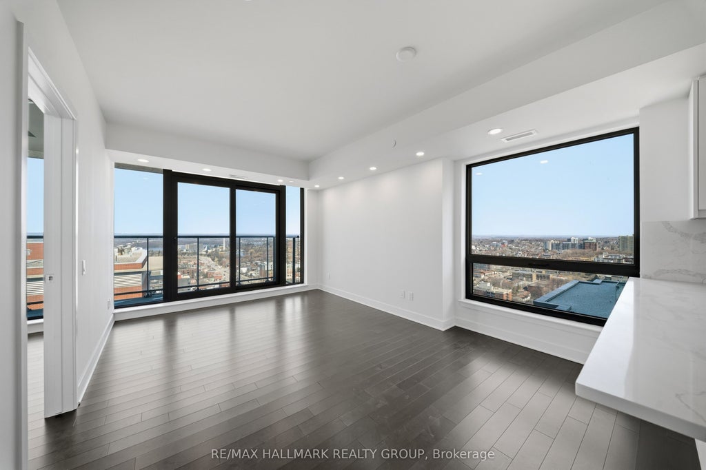 Photo of 180 George Street #2406, Lower Town - Sandy Hill, ON K1N 0G8 (MLS # X14032472)