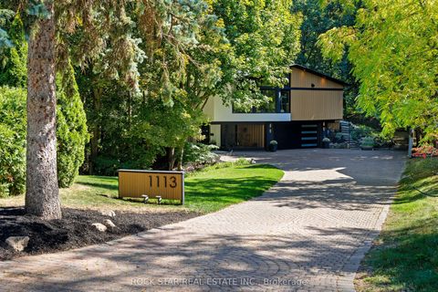 1113 GREENOAKS Drive Mississauga ON L5J 3A1