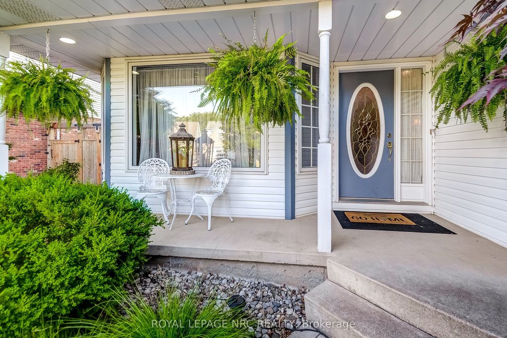 Photo of 8 Hearth Court, Niagara-on-the-Lake, ON L0S 1J0 (MLS # X12746972)