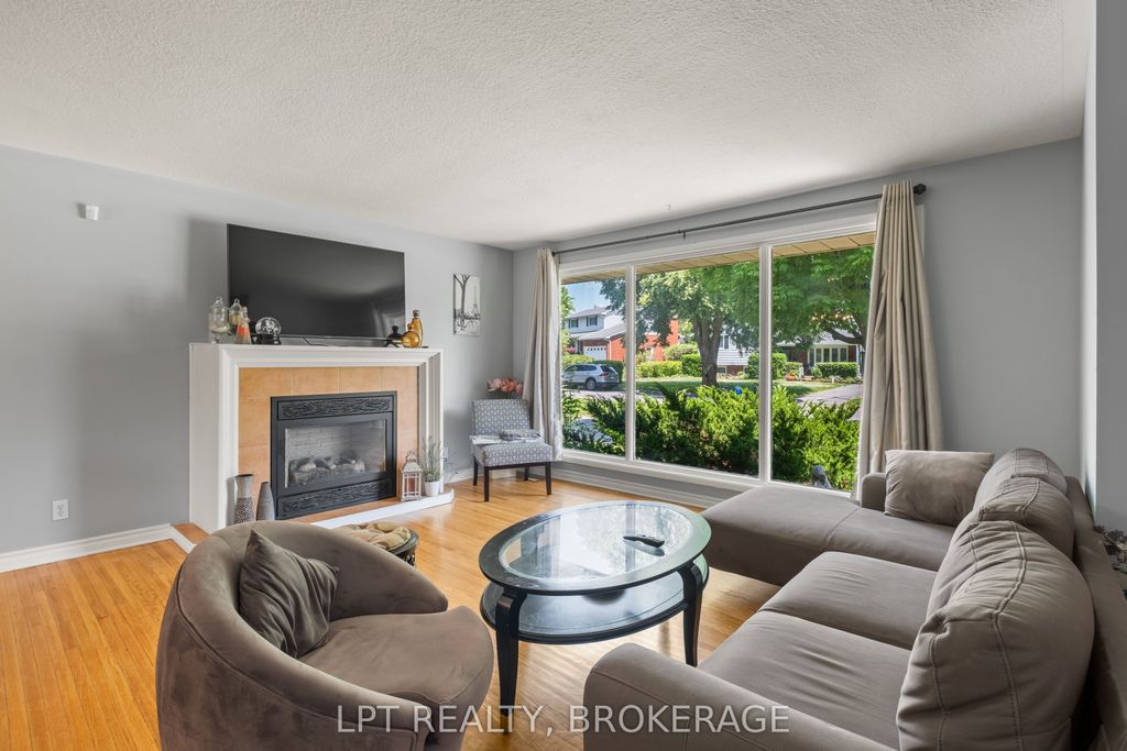 Photo of 14 Herchmer Crescent, Kingston, ON K7M 2V9 (MLS # X12921376)