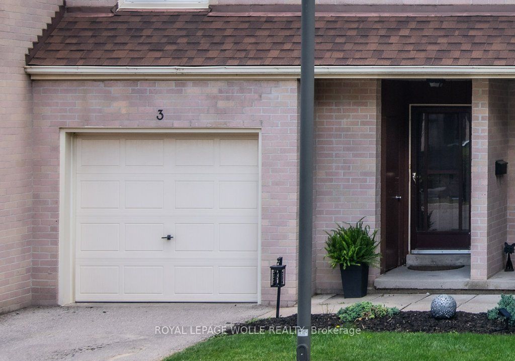 Photo of 634 Strasburg Road #3, Kitchener, ON N2E 2G8 (MLS # X12427007)
