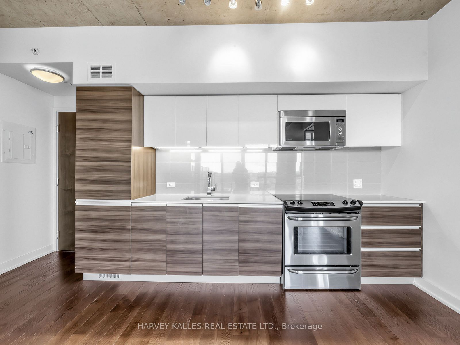 1190 Dundas Street E 1114