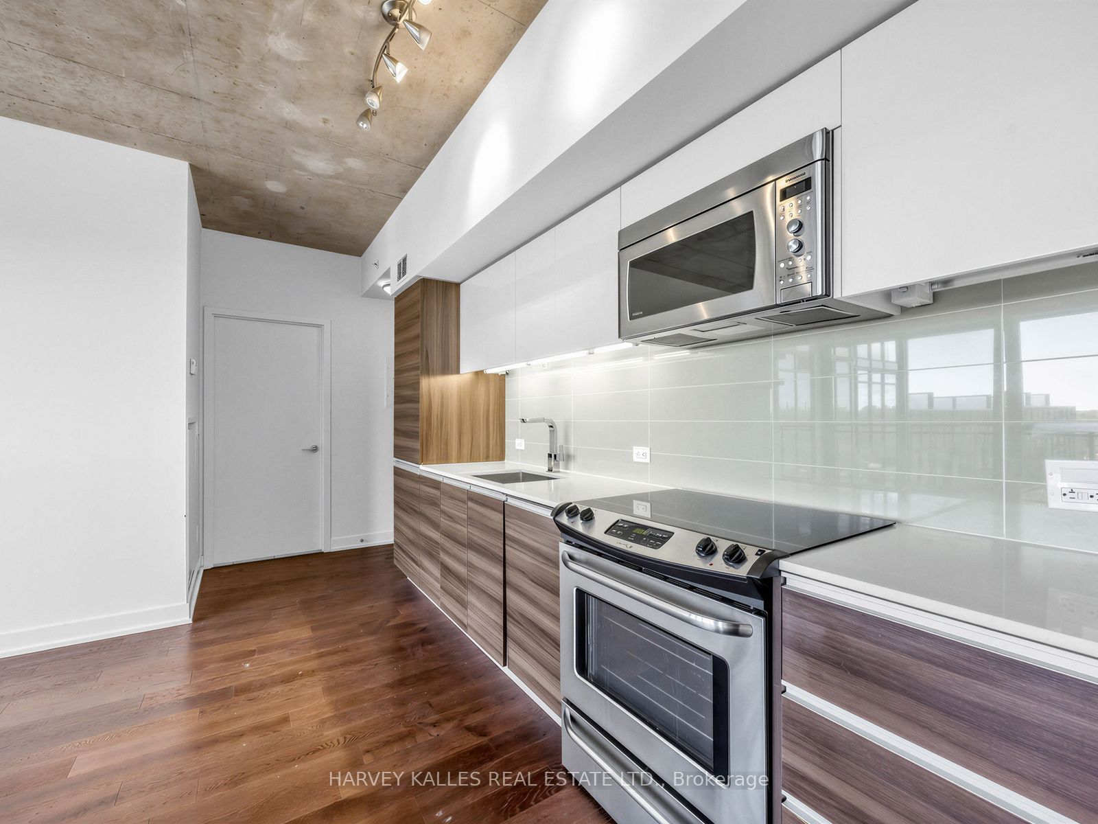 1190 Dundas Street E 1114