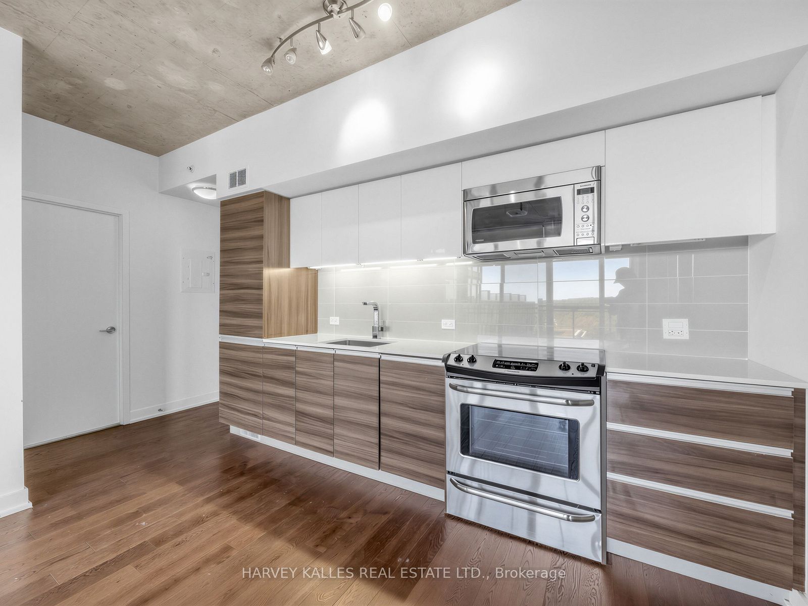 1190 Dundas Street E 1114