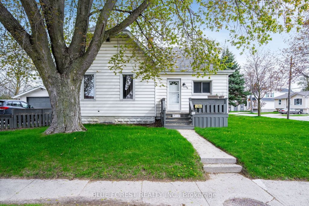 Photo of 30 Park Avenue E, Chatham-Kent, ON N7M 3V5 (MLS # X13055750)
