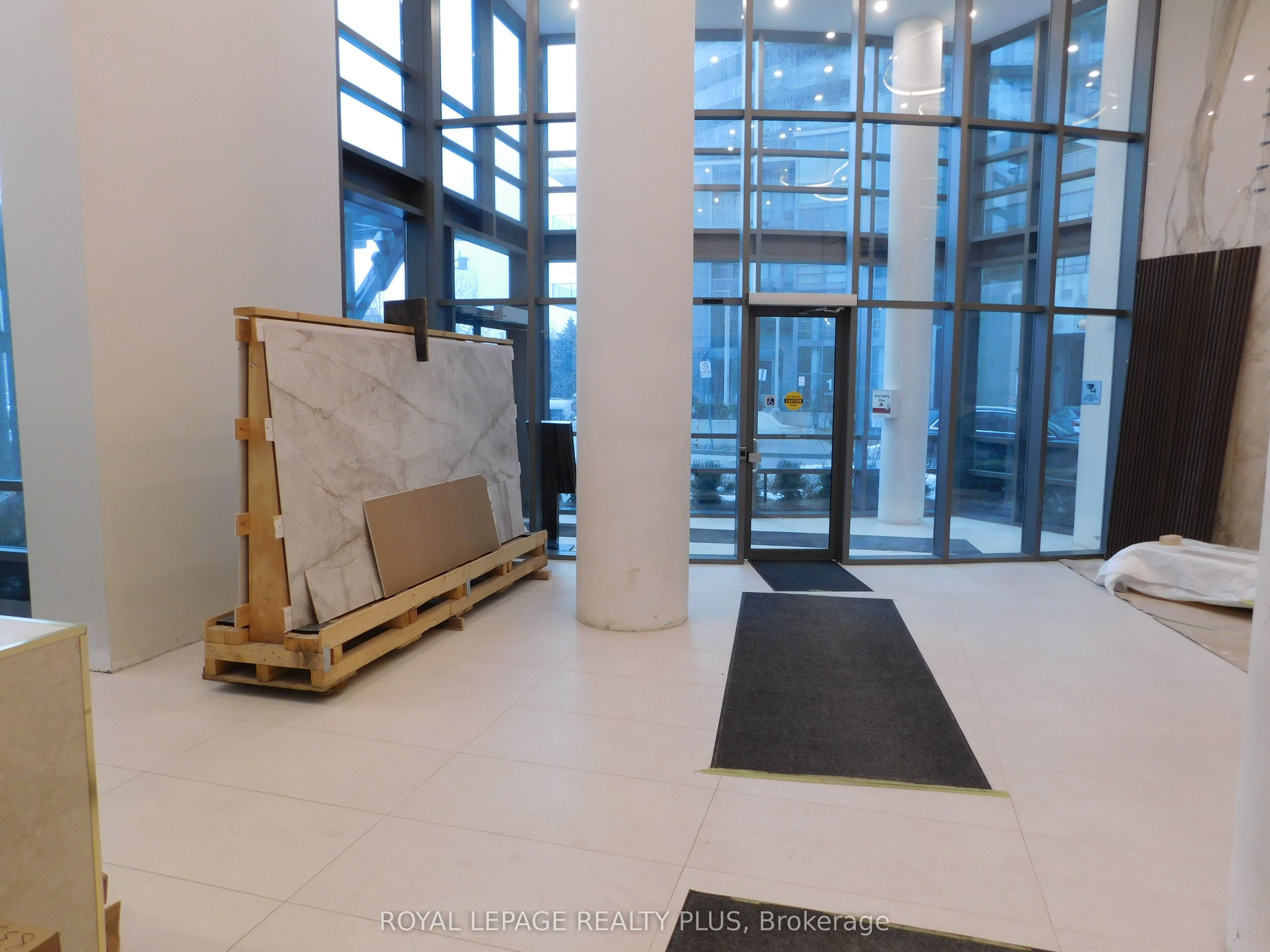 2240 Lakeshore Boulevard W 2005