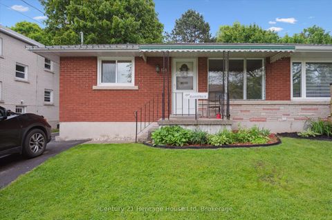 Photo of 131 Waverley Drive, Guelph, ON N1E 1H1 (MLS # X12442865)