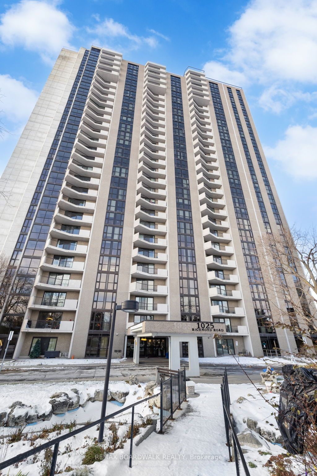 Photo of 1025 RICHMOND Road #2305, Woodroffe, ON K2B 8G8 (MLS # X12599372)