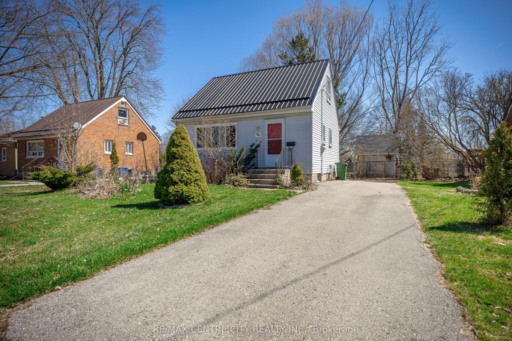 Photo of 64 Dunkirk Drive, St. Thomas, ON N5R 1S3 (MLS # X13079310)