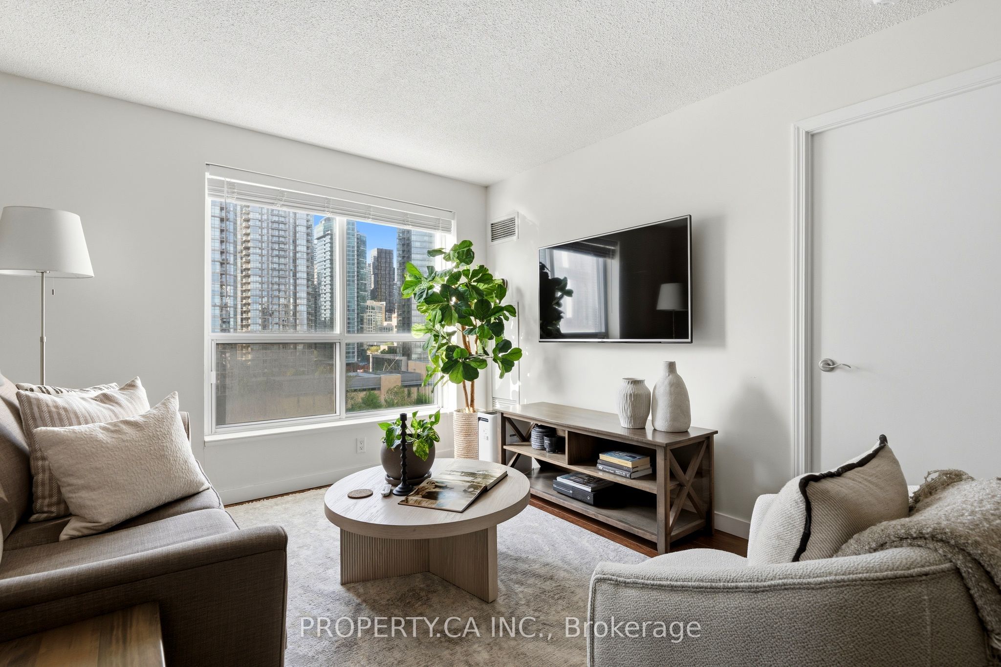 410 Queens Quay W 1105