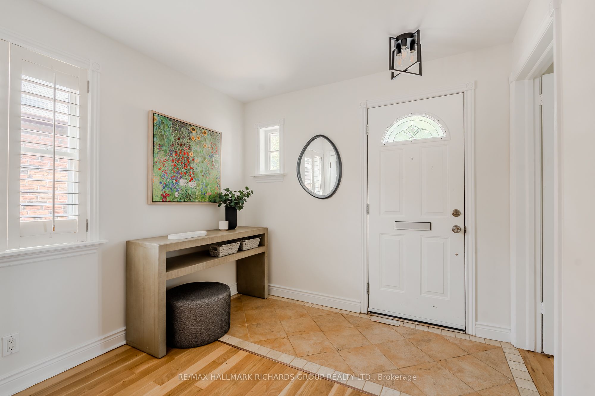 296 Linsmore Crescent