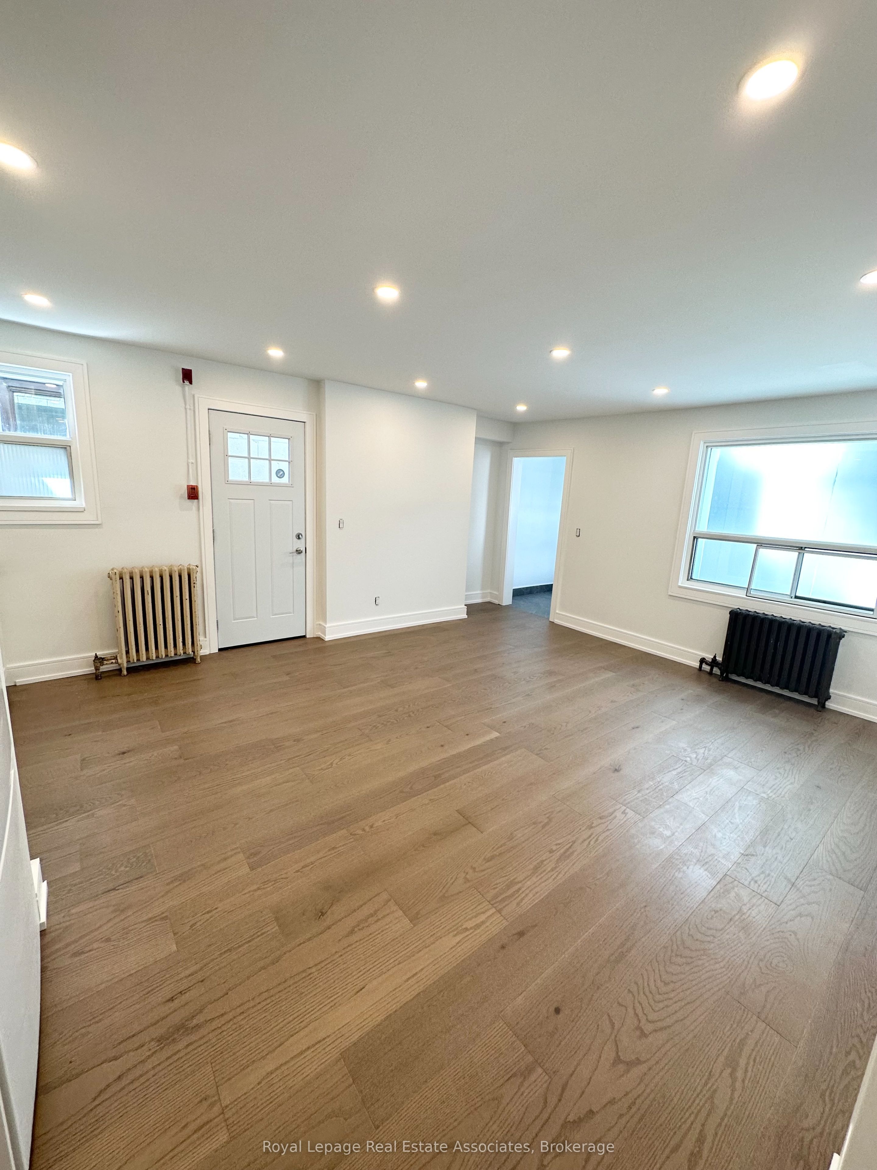 237 Lakeshore Road E 4