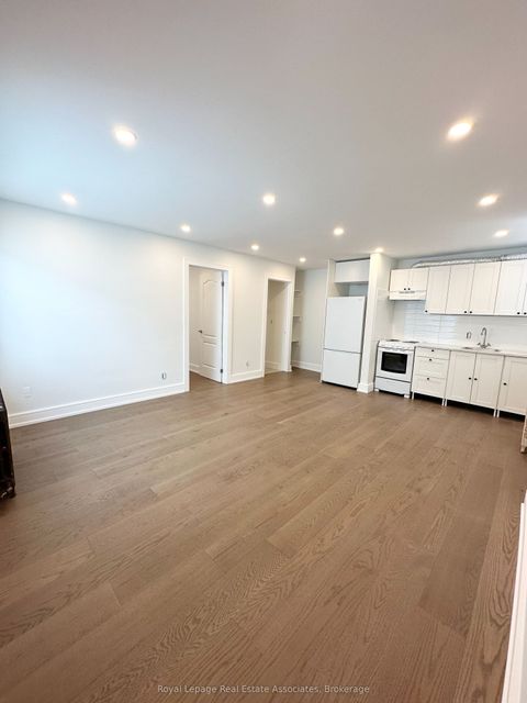 237 Lakeshore Road E 4 Mississauga ON L5G 1G8