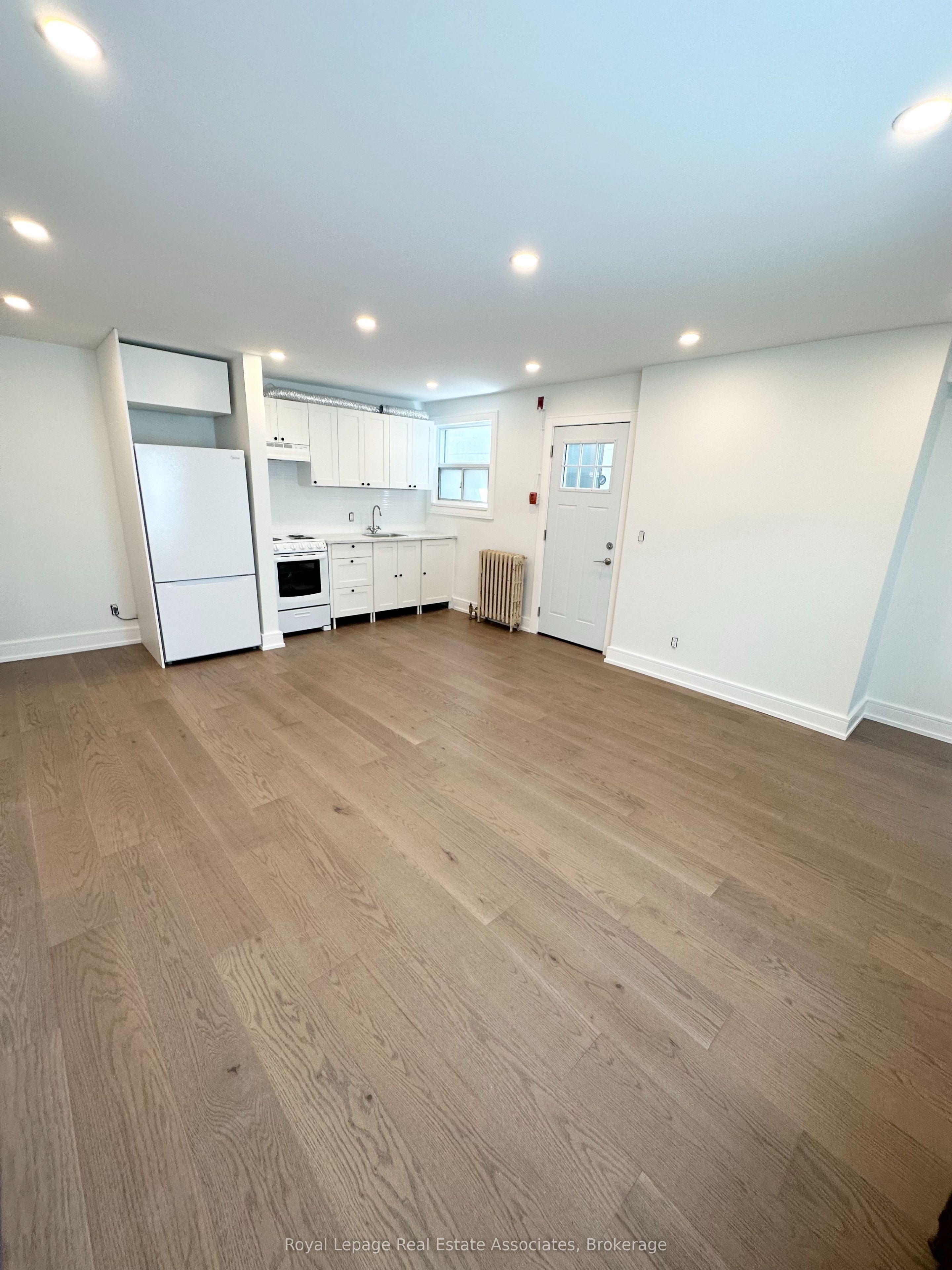 237 Lakeshore Road E 4