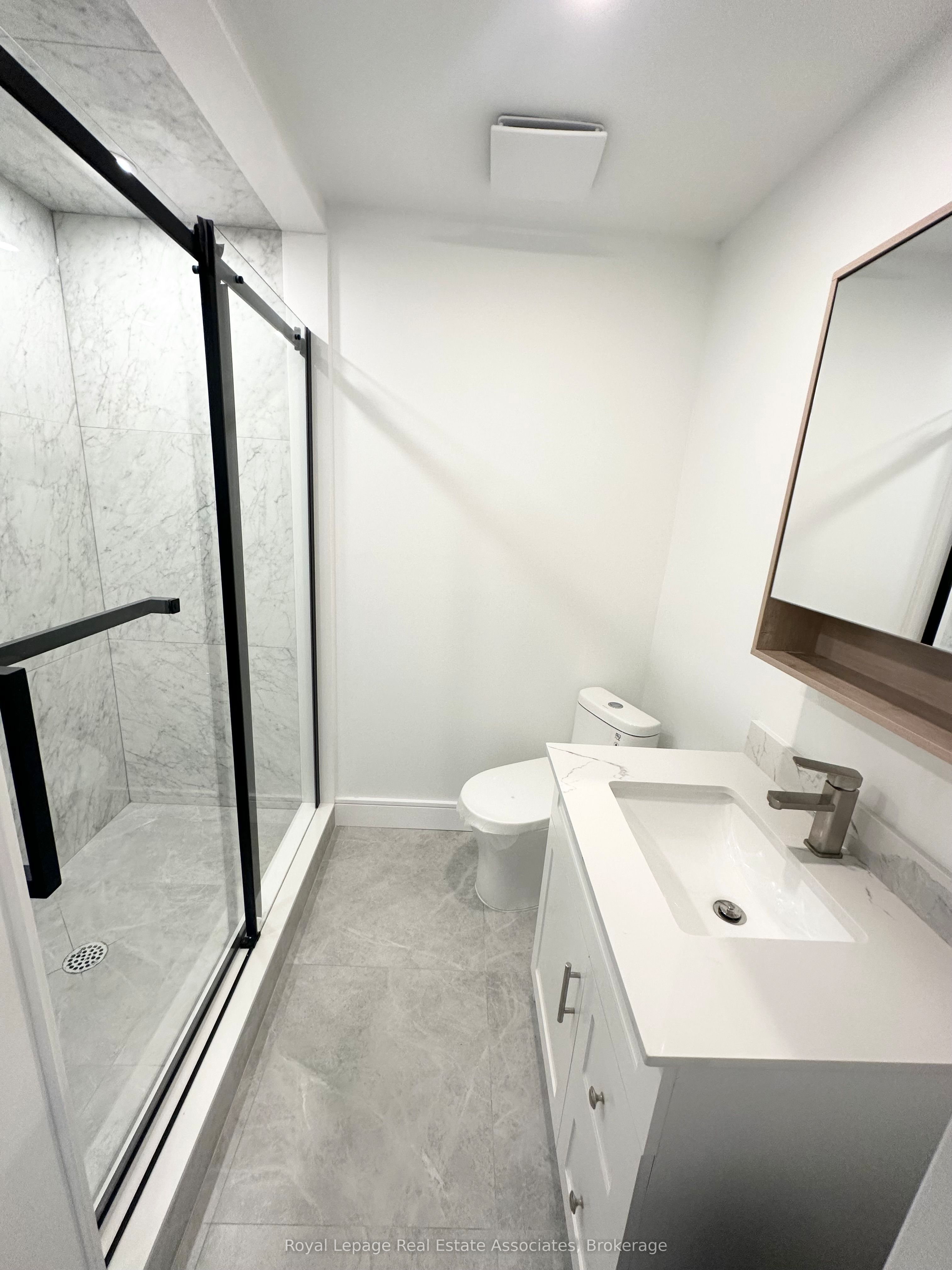 237 Lakeshore Road E 4