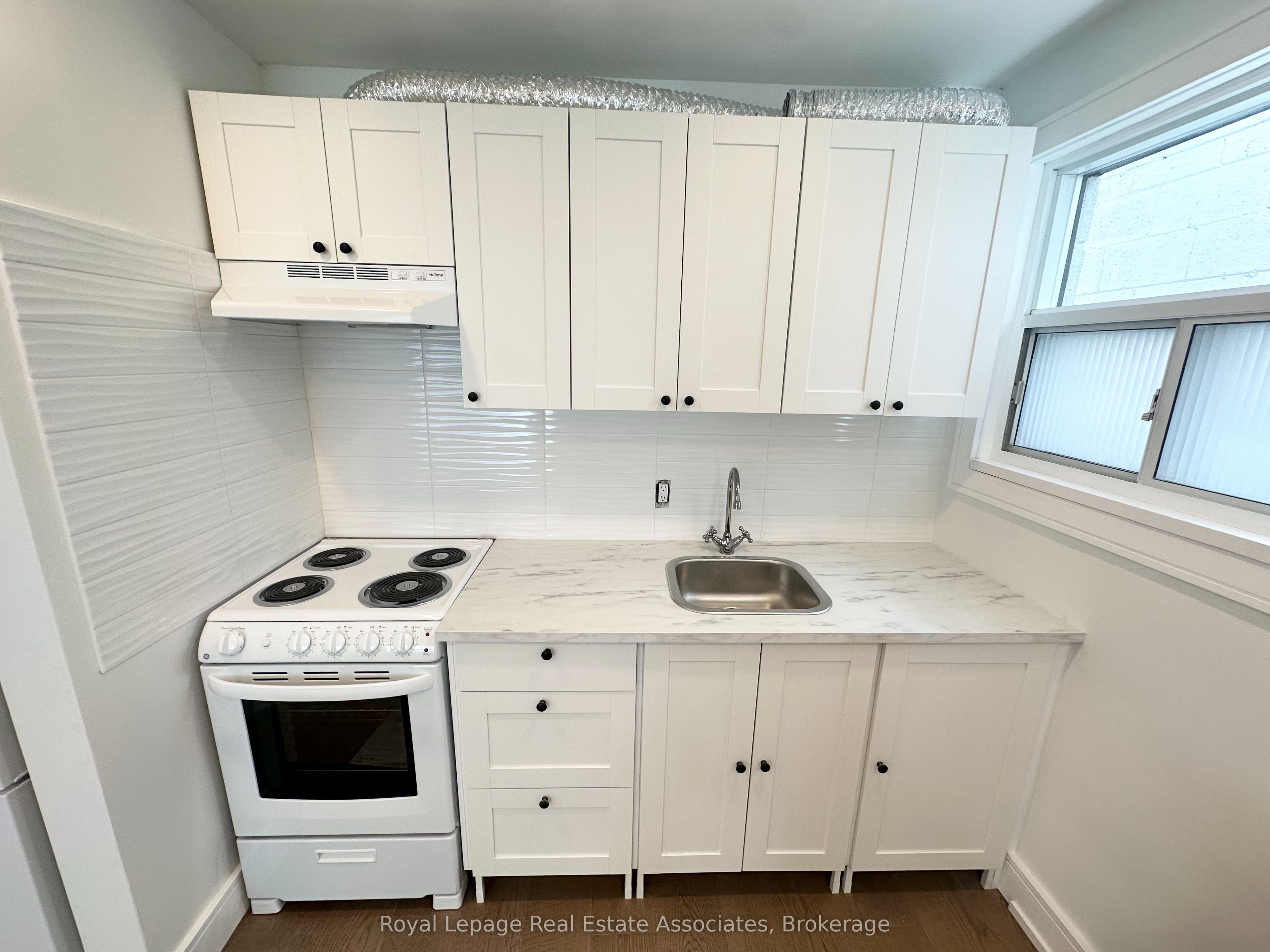 237 Lakeshore Road E 4