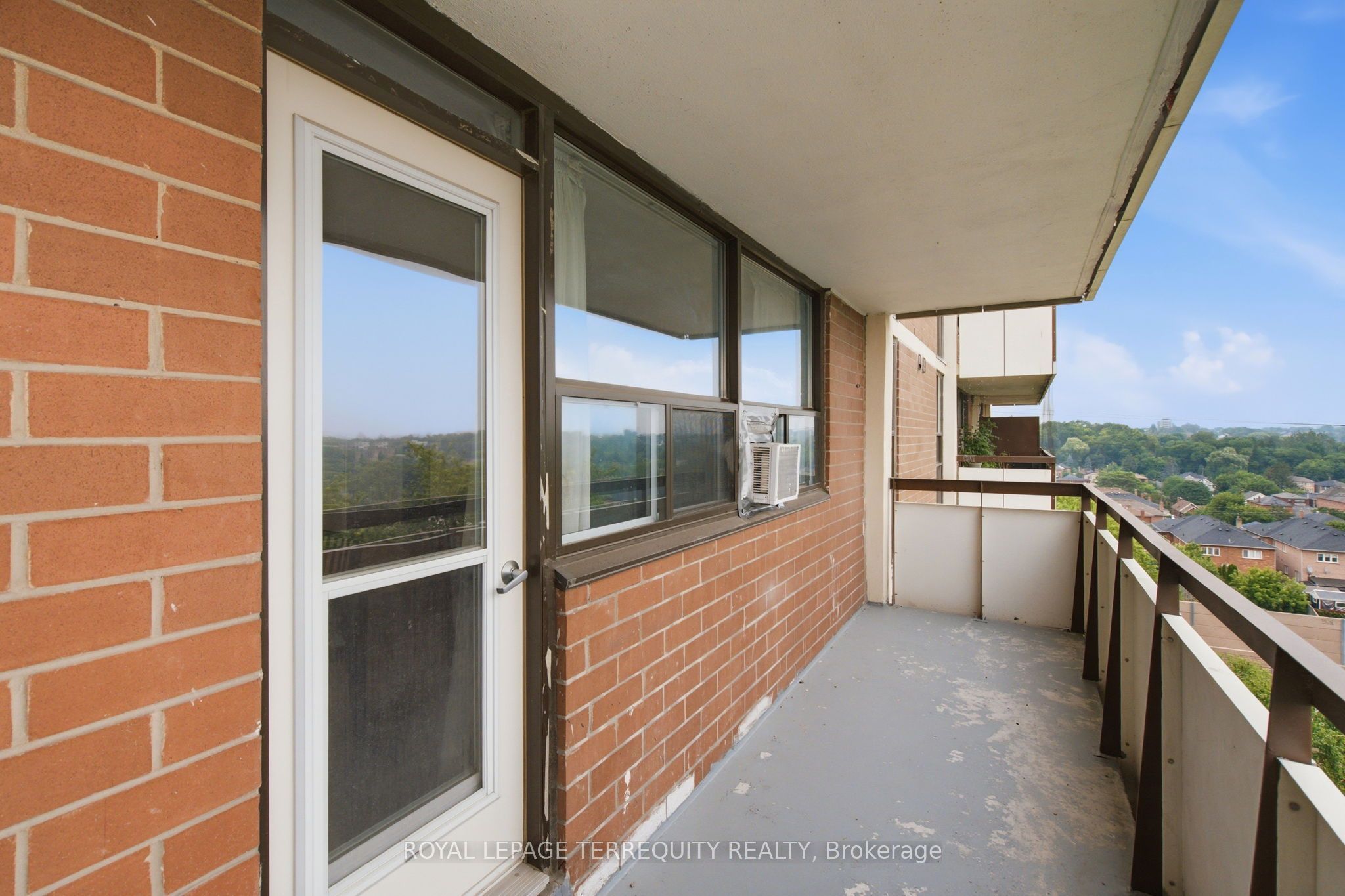 541 Blackthorn Avenue 808