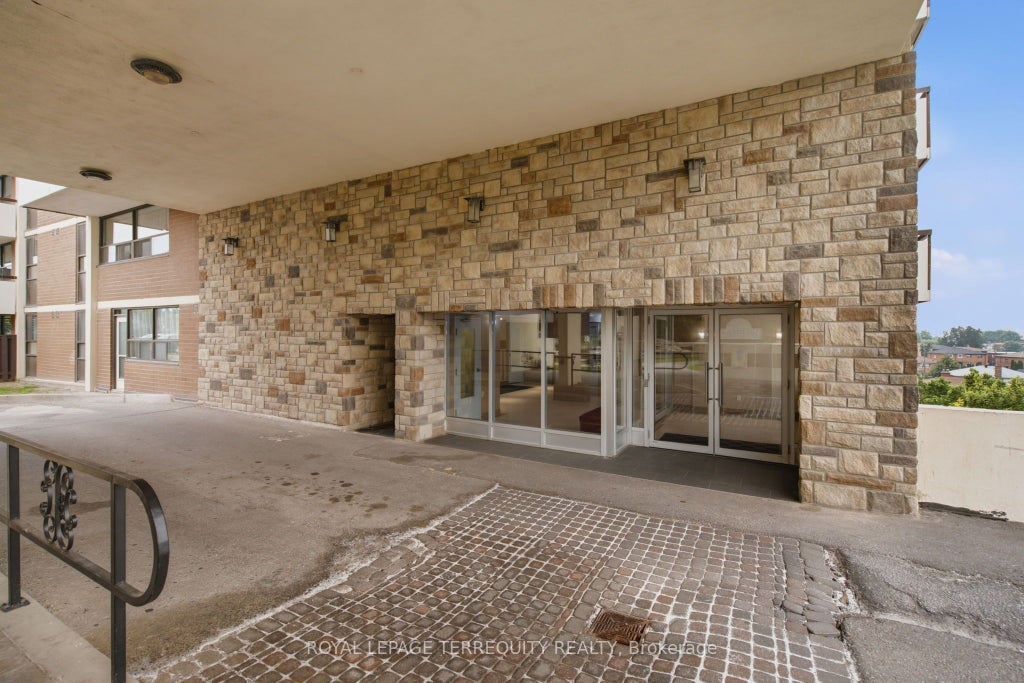 Photo of 541 Blackthorn Avenue #808, Toronto, ON M6M 5A6 (MLS # W13609262)
