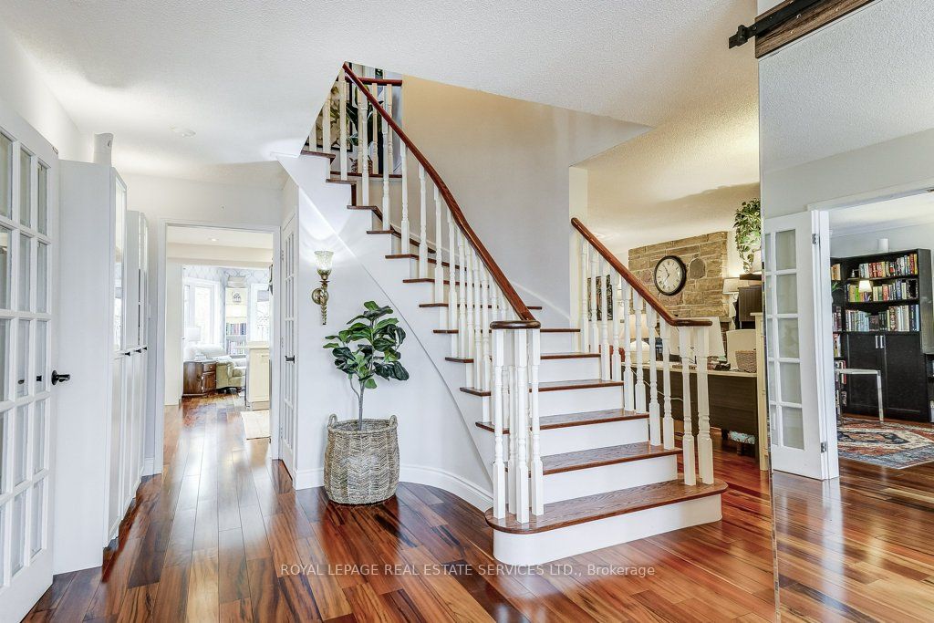 1279 Old English Lane