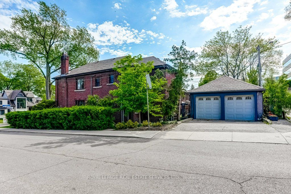 2 Larkin Avenue