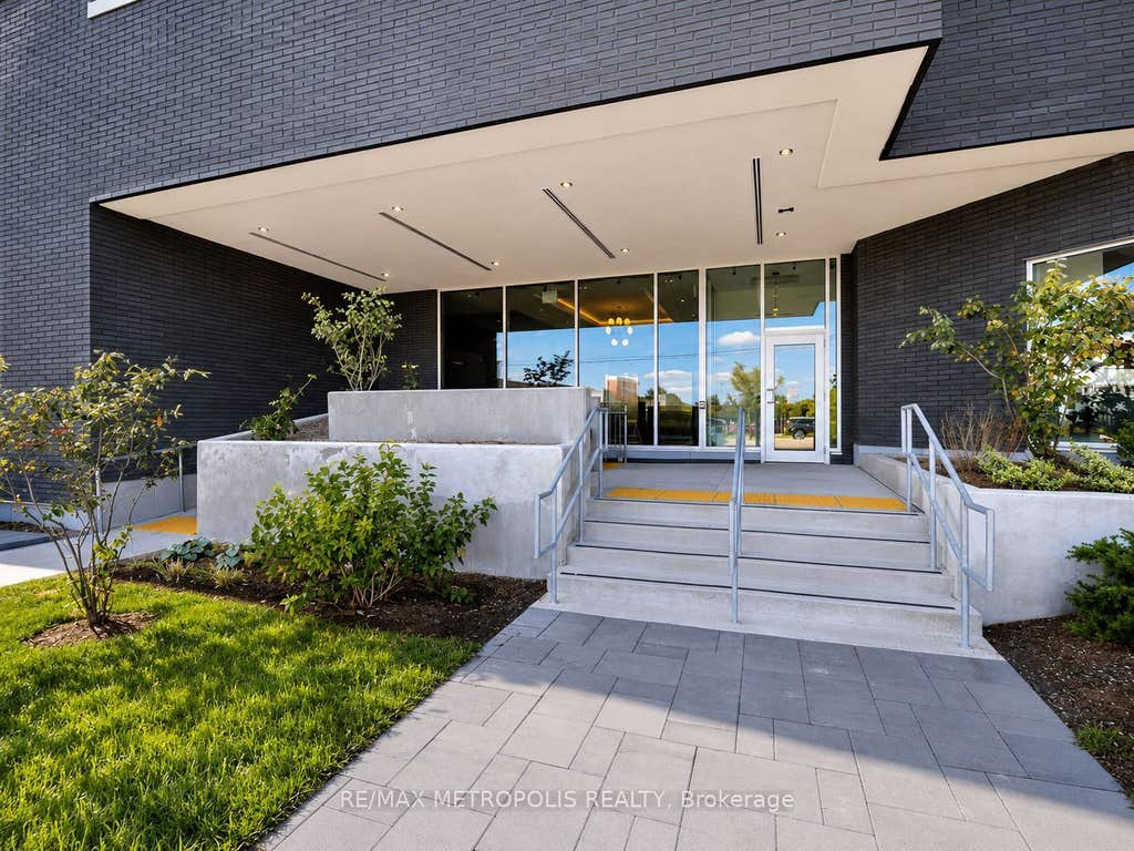 Photo of 430 Essa Road #422, Barrie, ON L9J 0M1 (MLS # S13579388)
