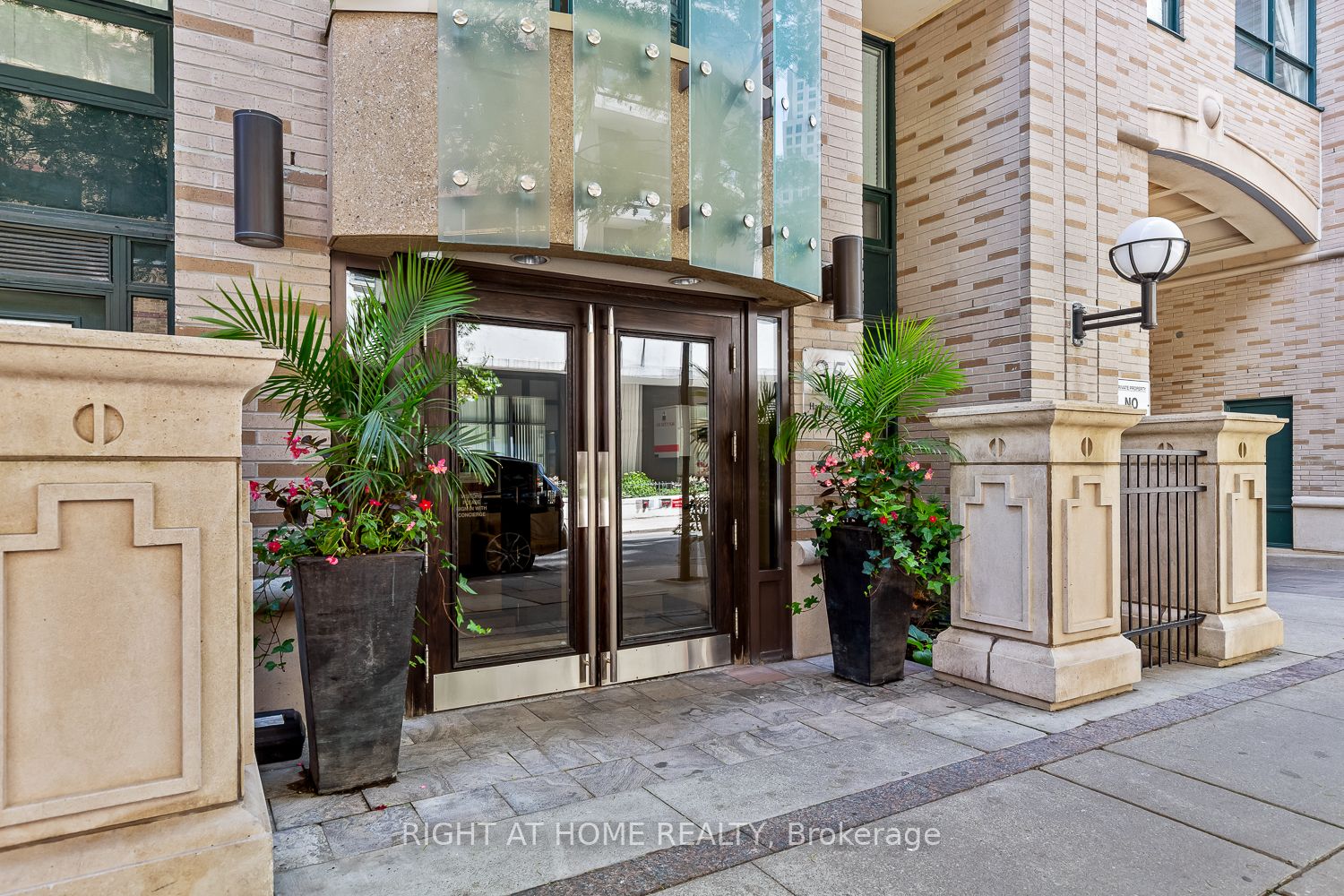 35 Hayden Street 1409