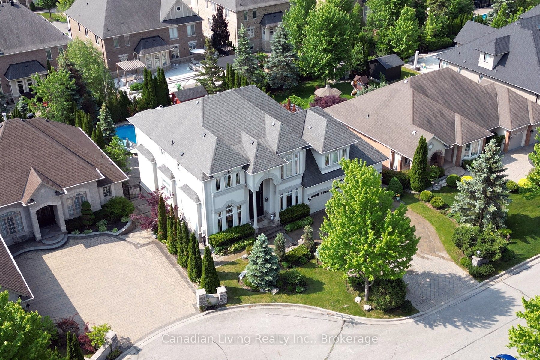 63 mapledown Way N