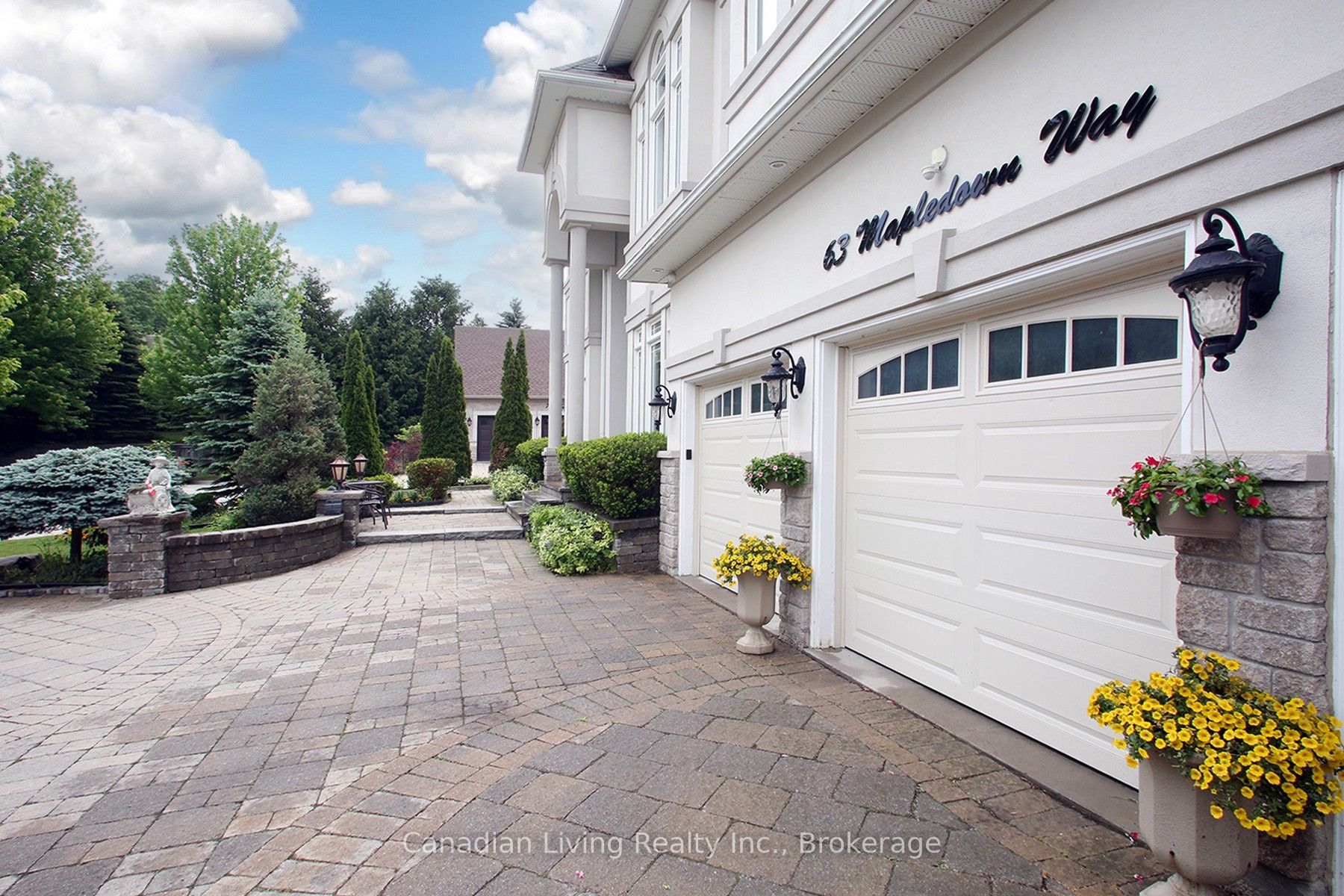 63 mapledown Way N
