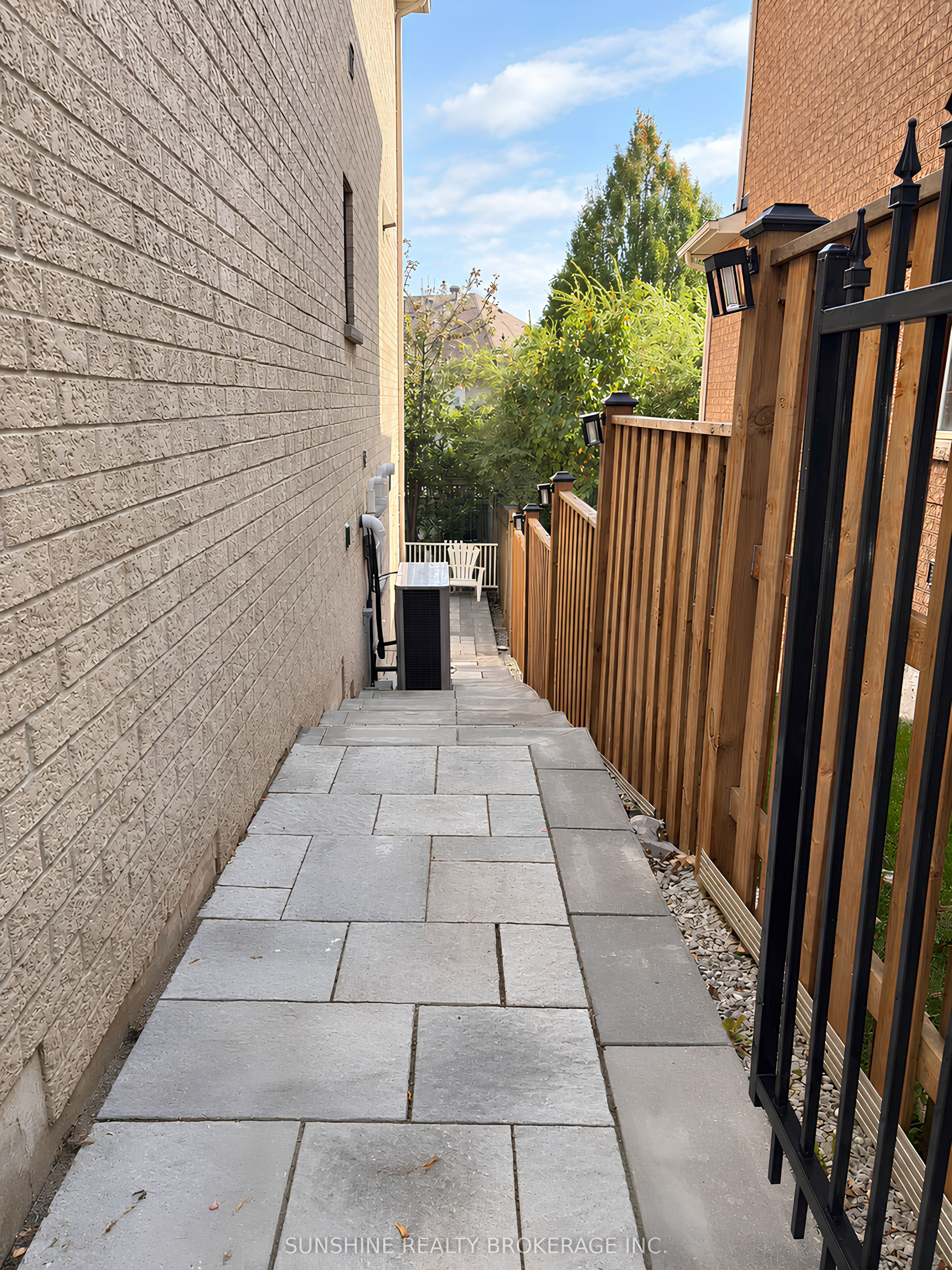 37 Bowhill Drive Walk-Out Basement
