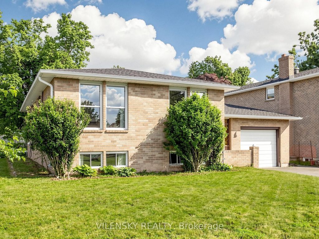 Photo of 1 Oriole Court, Barrie, ON L4M 5N1 (MLS # S13538906)