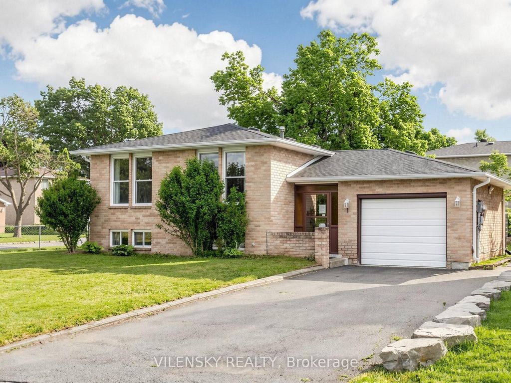 Photo of 1 Oriole Court, Barrie, ON L4M 5N1 (MLS # S13538906)