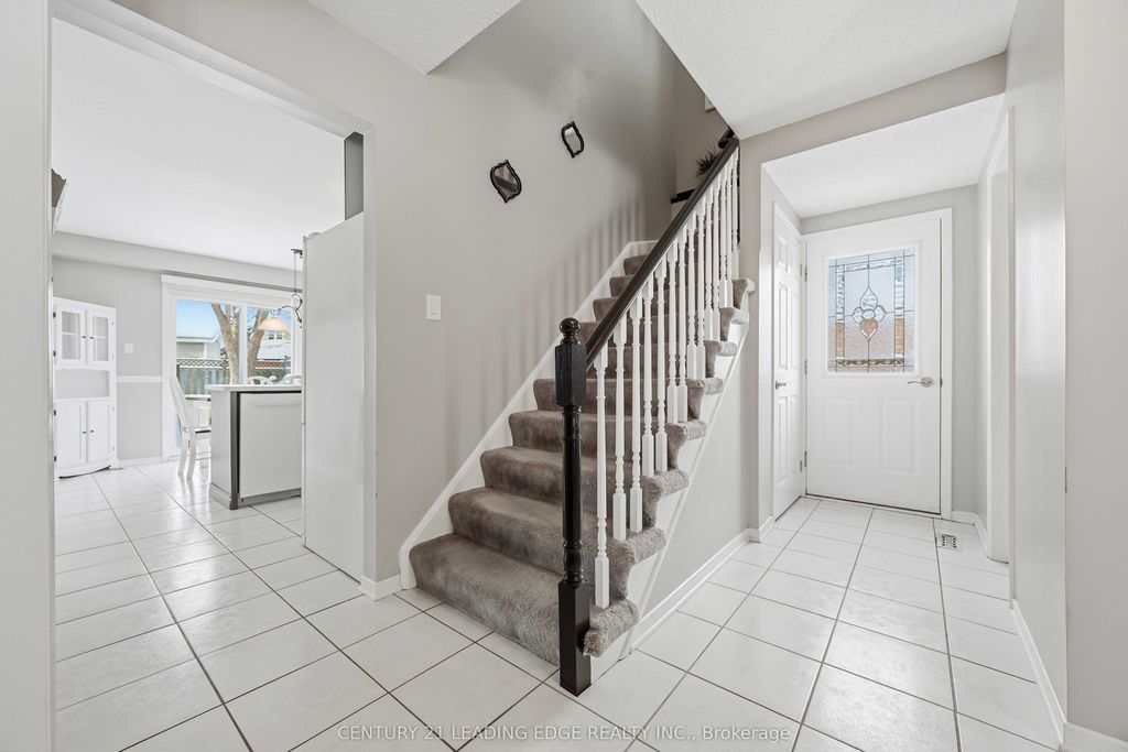 Photo of 8 Tudor Place, Georgina, ON L4P 3N7 (MLS # N12781714)