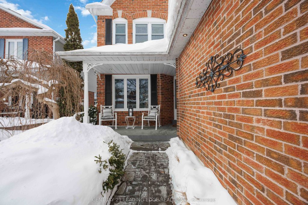 Photo of 8 Tudor Place, Georgina, ON L4P 3N7 (MLS # N12781714)