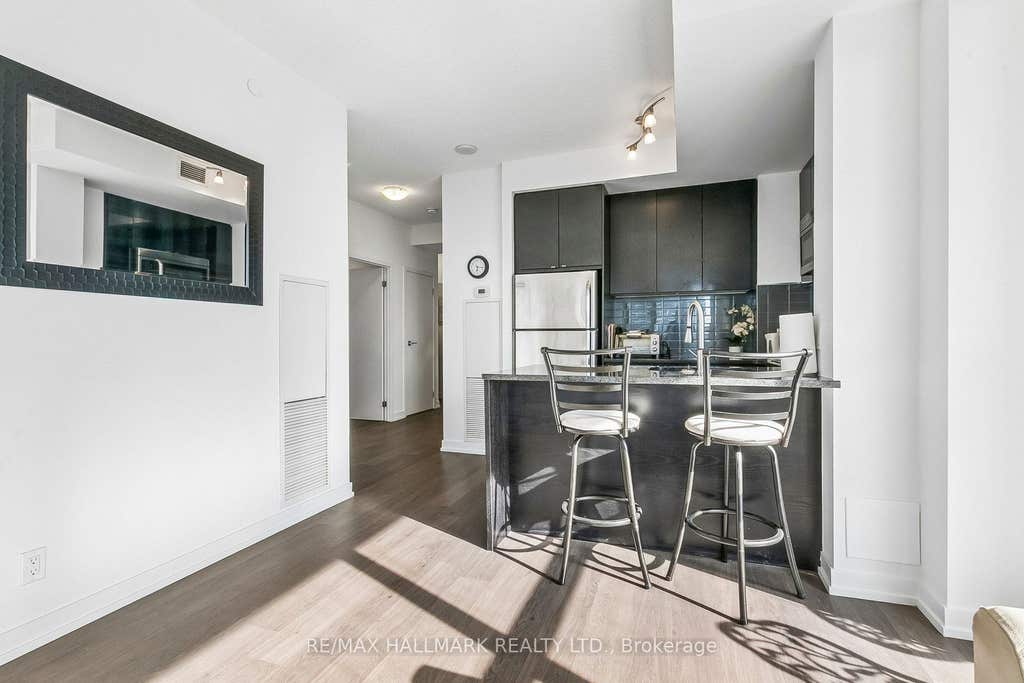 Photo of 98 Lillian Street #1212, Toronto, ON M4S 0A5 (MLS # C13627448)